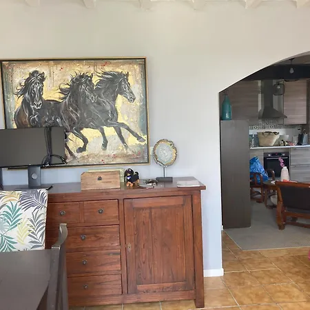 Horse And Hideaway *